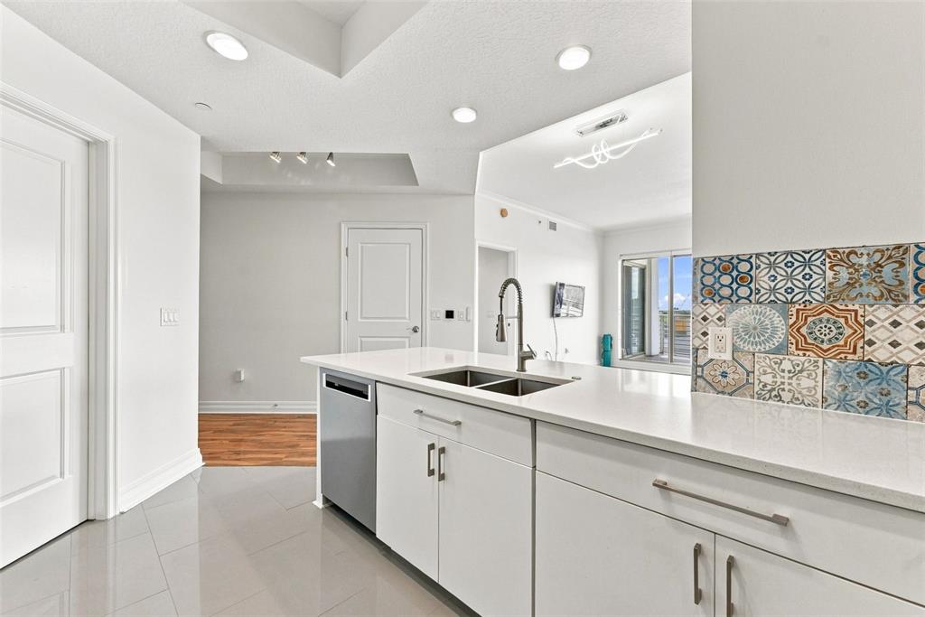 1209 E CUMBERLAND AVENUE UNIT 608, TAMPA, FL — photo 4 of 30