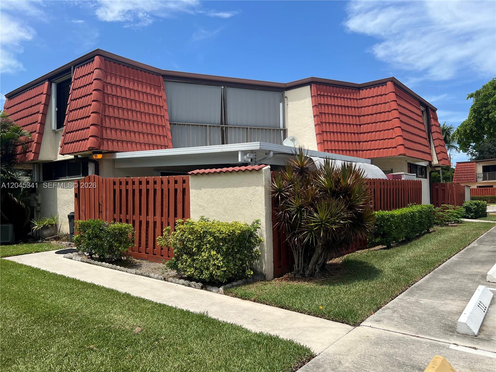 3940 Victoria Dr, West Palm Beach FL 33406