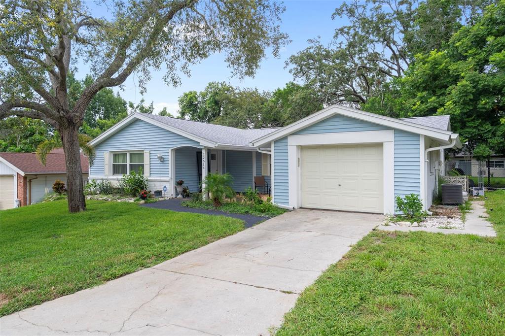 12514 COFFEE HILL ROW, HUDSON, FL — photo 3 of 30