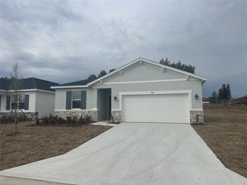 945 PEARLWOOD LOOP