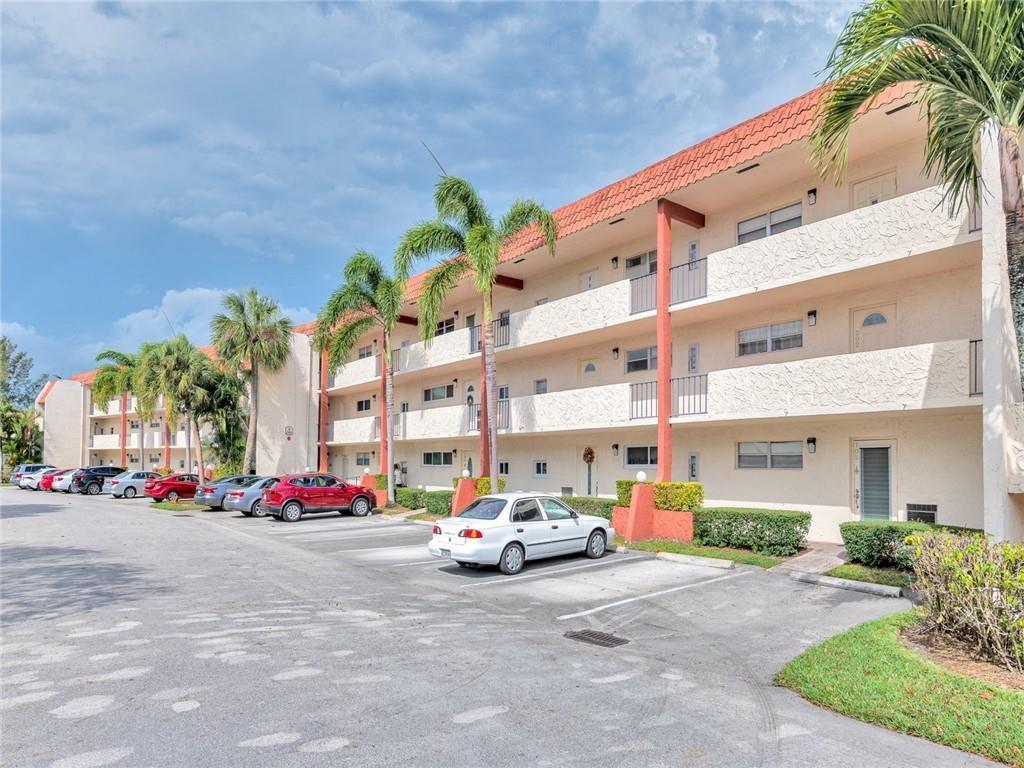 9800 N Hollybrook Lake Drive # 202, Pembroke Pines FL 33025