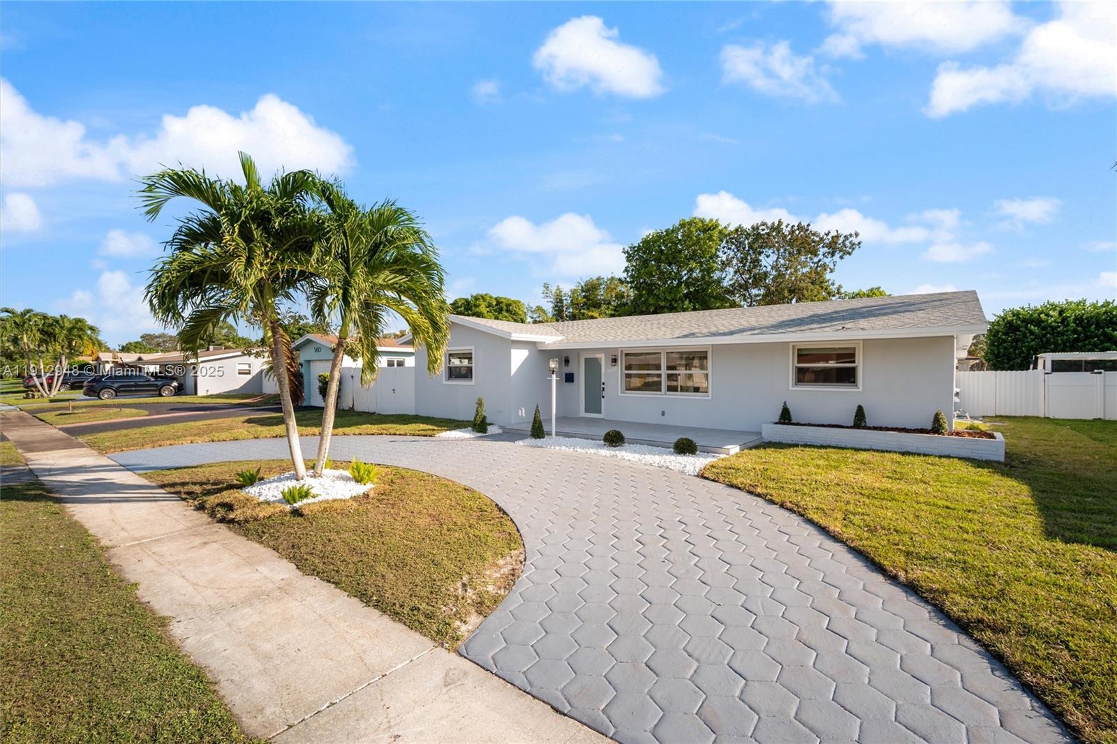 5440 Tyler St, Hollywood FL 33021