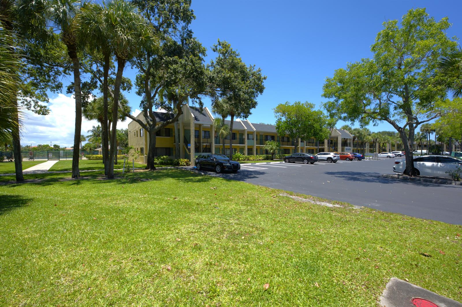 1523 Meadows Circle W, Boynton Beach FL 33436