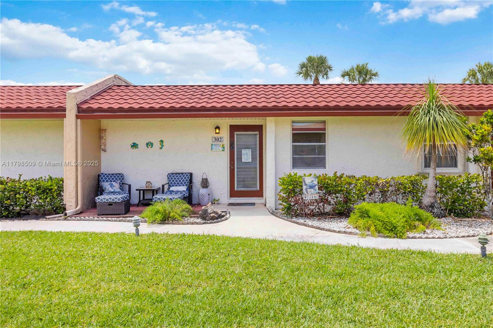 302 Lake Evelyn Dr, West Palm Beach FL 33411