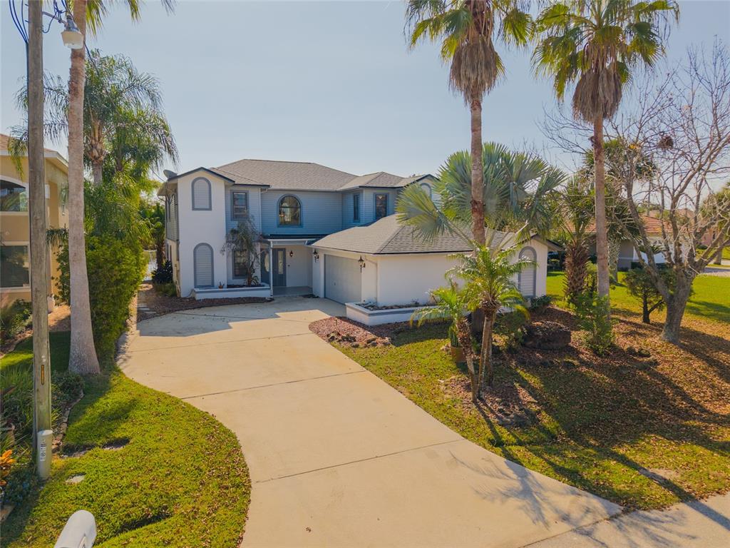 4 CEDAR HOLLOW COURT
