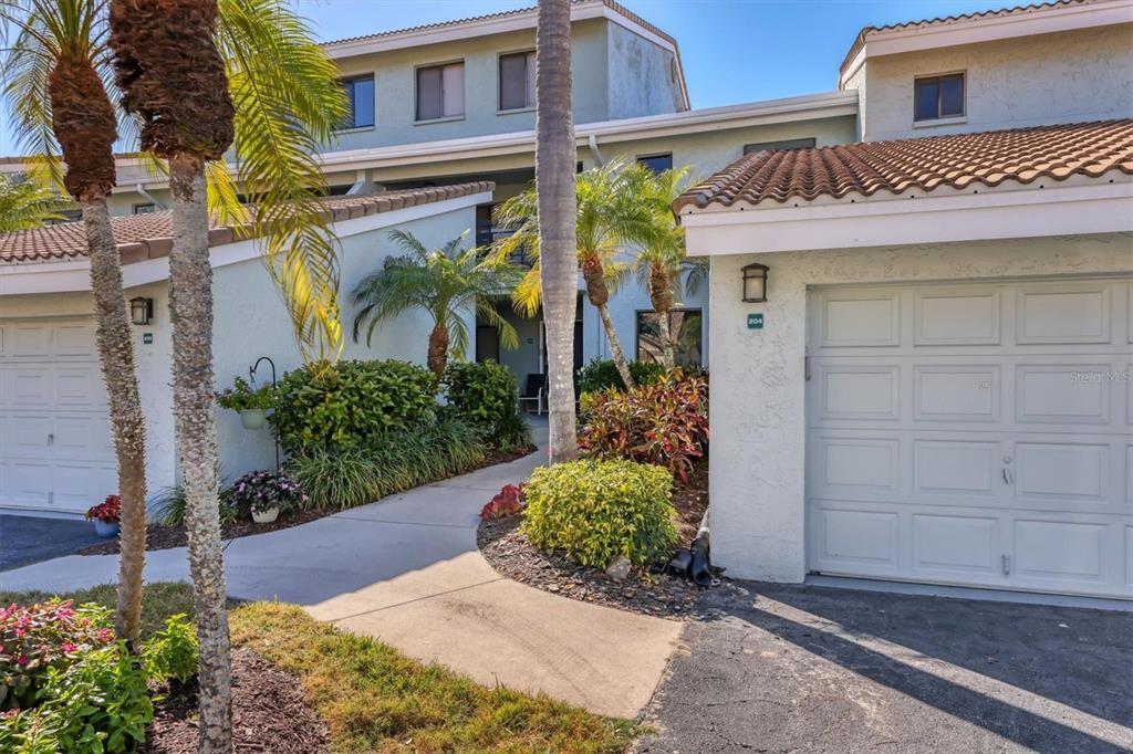 600 CARRIAGE HOUSE LANE UNIT 204