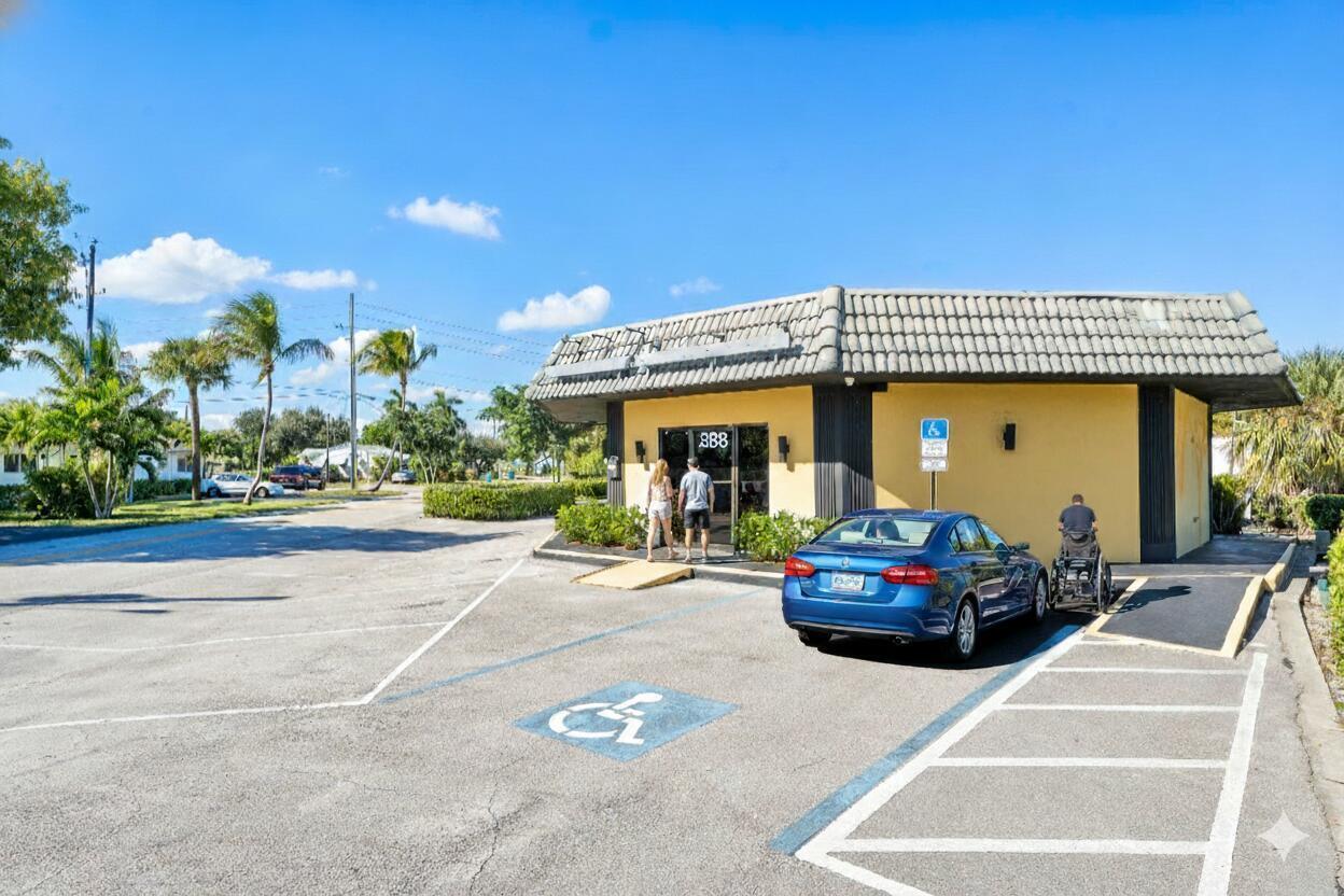 A yellow commercial building with a parking lot and a wheelchair-accessible ramp — 888 E Coast Avenue, Lantana FL 33462, LANTANA, FL