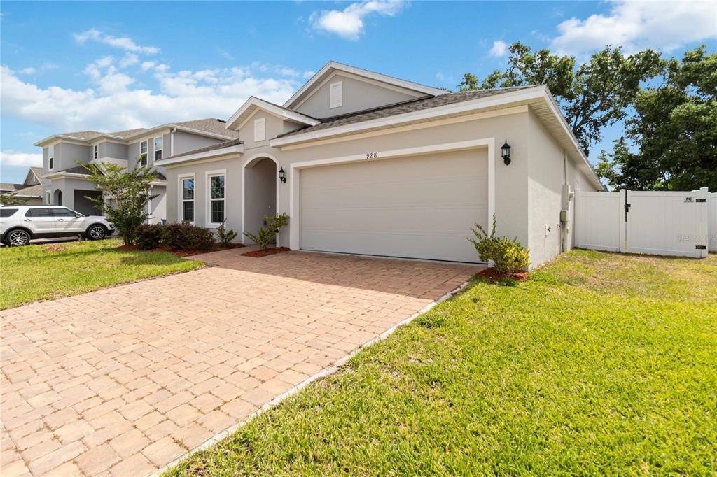 928 AVENAL LANE