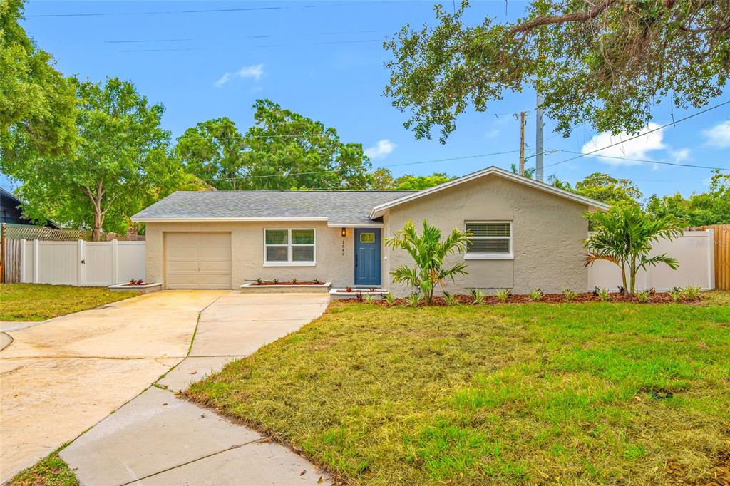 1549 HUNTINGTON LANE