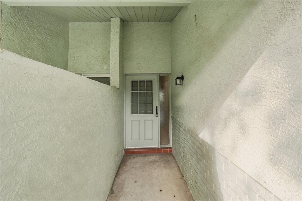 2529 LANCASTER DRIVE, SUN CITY CENTER, FL — photo 2 of 30