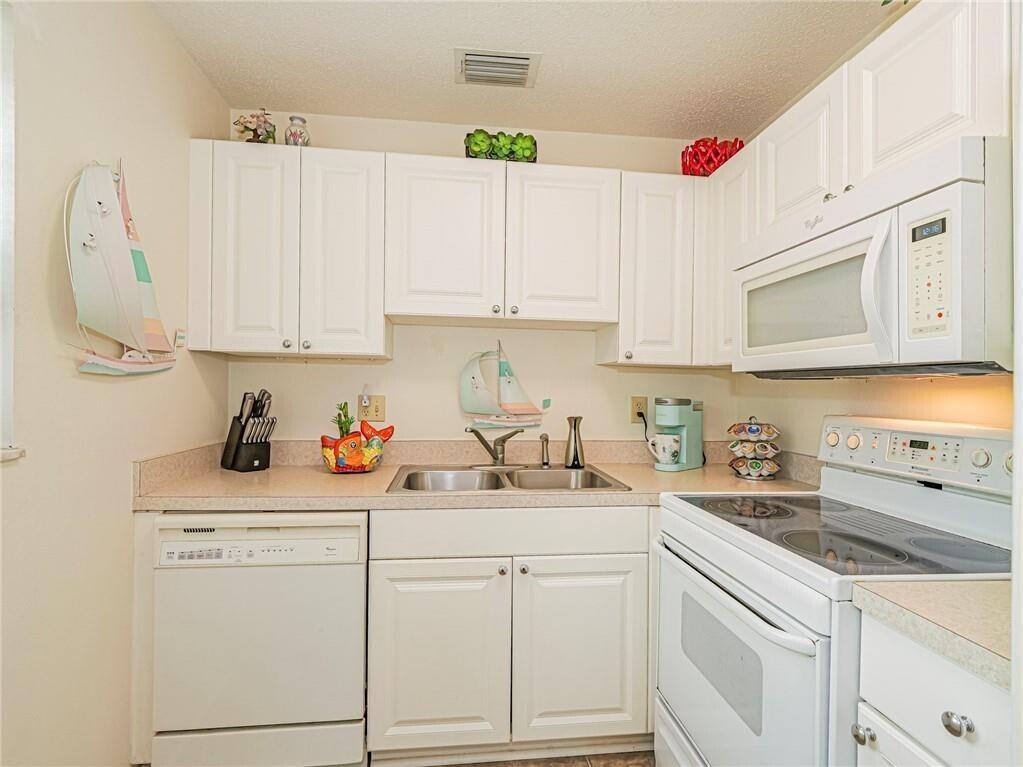 12 Vista Palm Lane # 103, Vero Beach FL 32962