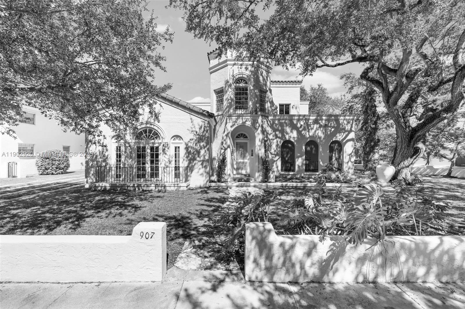 907 Alhambra Cir, Coral Gables FL 33134