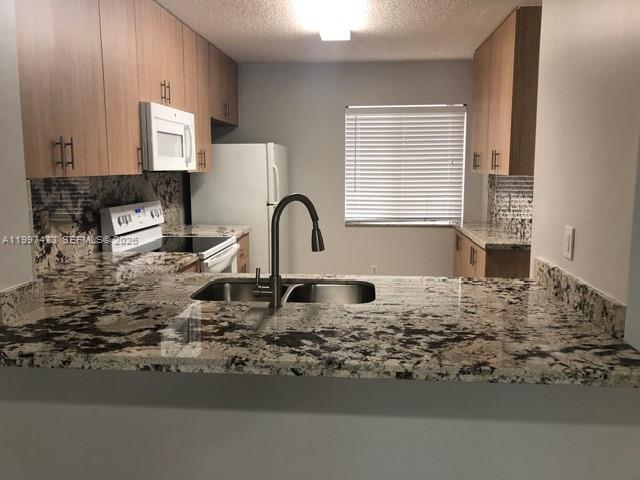 PEMBROKE PINES, FL — photo 4 of 29