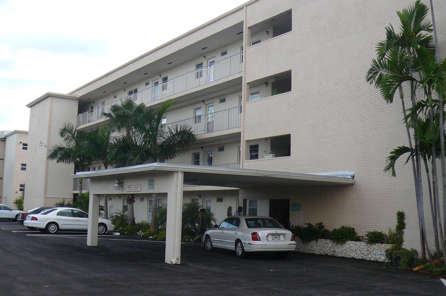 2400 NE 1st Lane # 206, Boynton Beach FL 33435