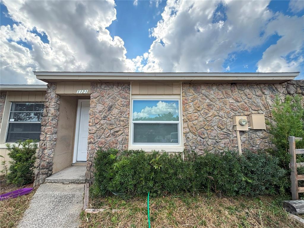 1121 WOODMAN WAY