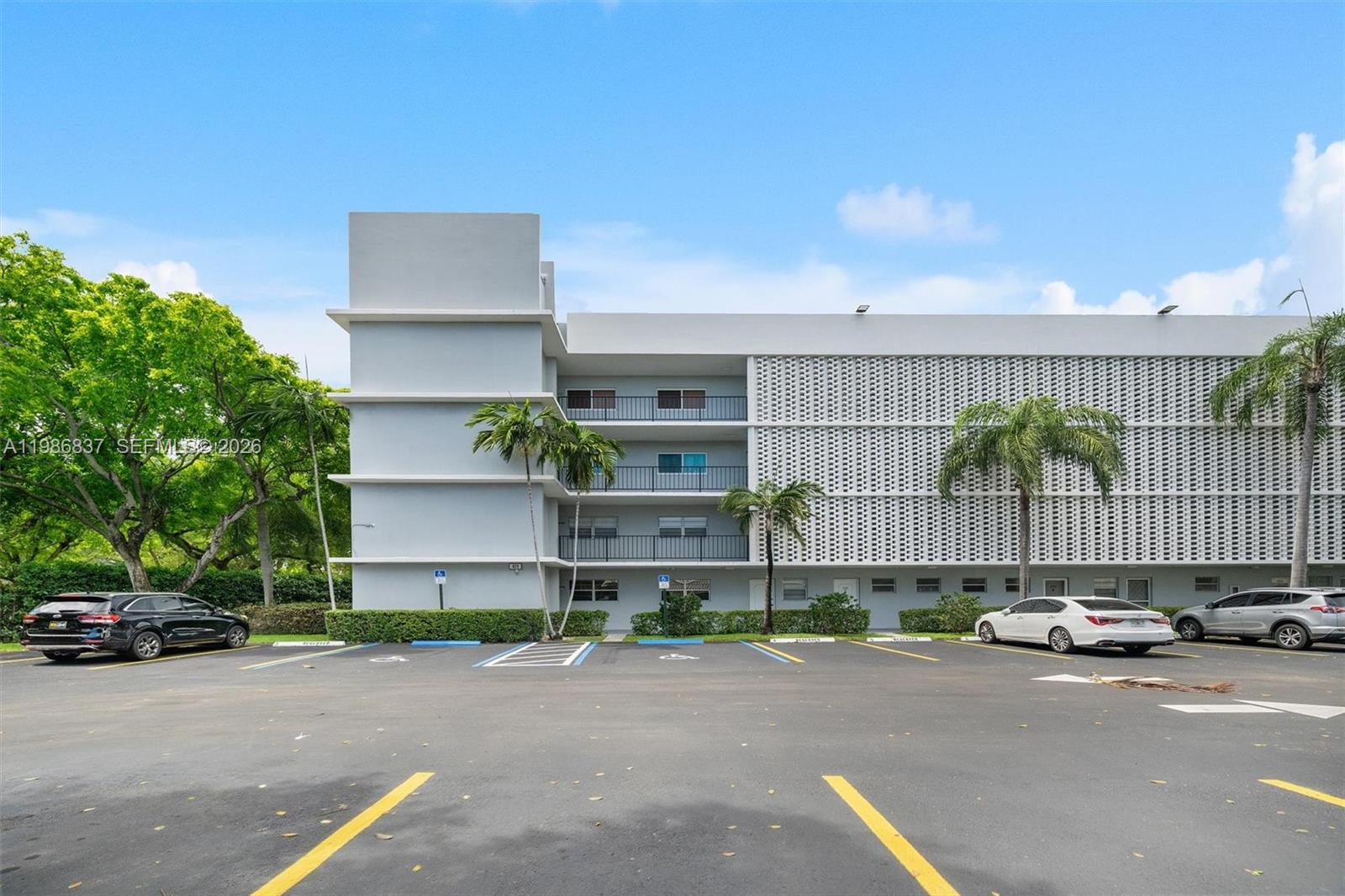 871 NE 195th St # 202, Miami FL 33179