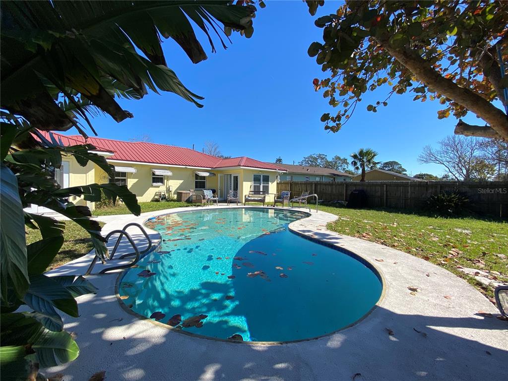 910 LAKE AVENUE, EDGEWATER, FL — photo 2 of 23