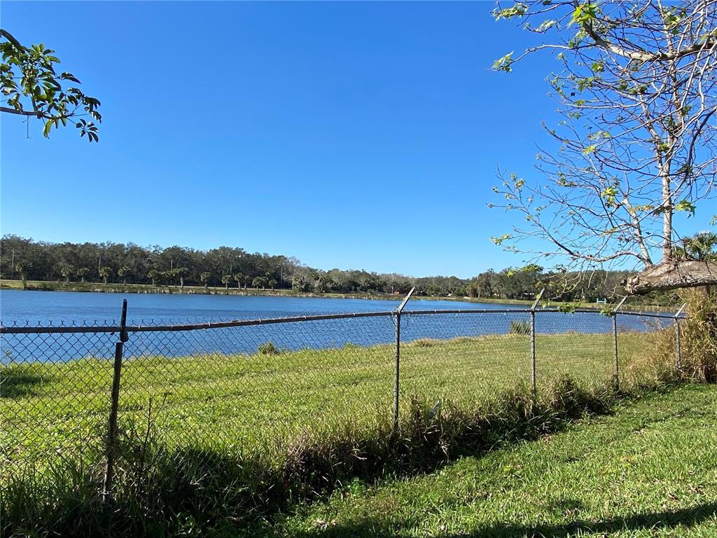 910 LAKE AVENUE, EDGEWATER, FL — photo 4 of 23