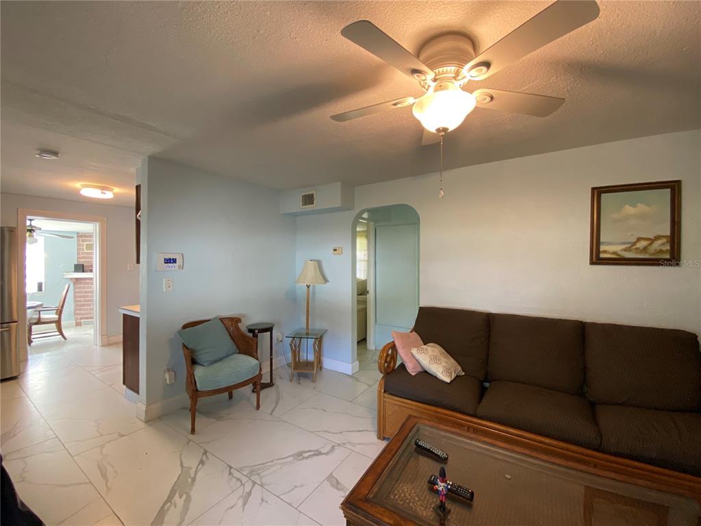 910 LAKE AVENUE, EDGEWATER, FL — photo 5 of 23