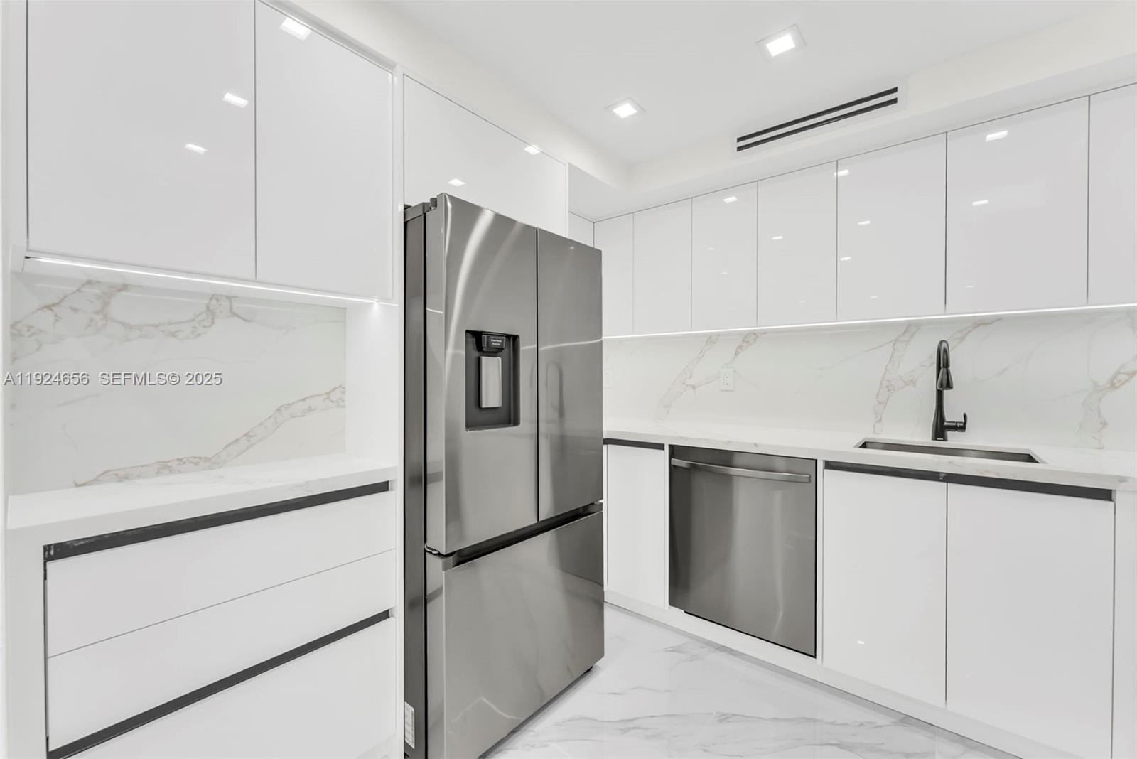 251 174th St # 1414, Sunny Isles Beach FL 33160
