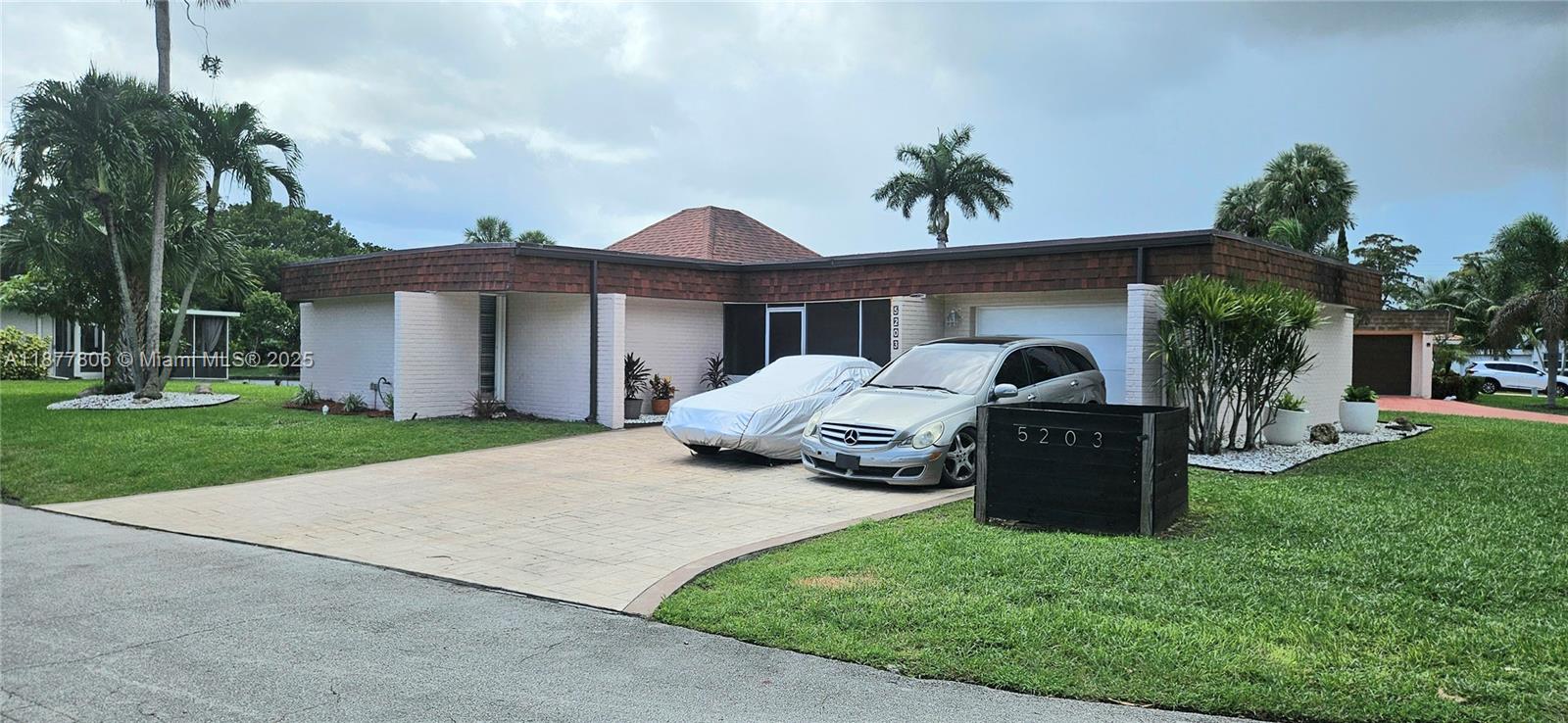 5203 Avocado Dr, Tamarac FL 33319