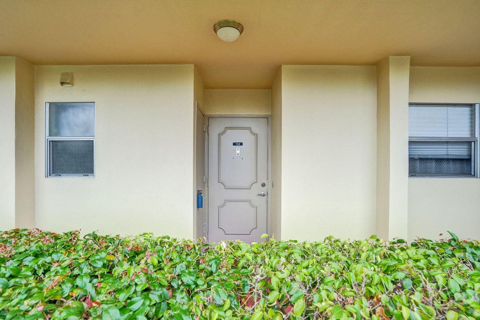 3590 Via Poinciana # 114, FL 33467