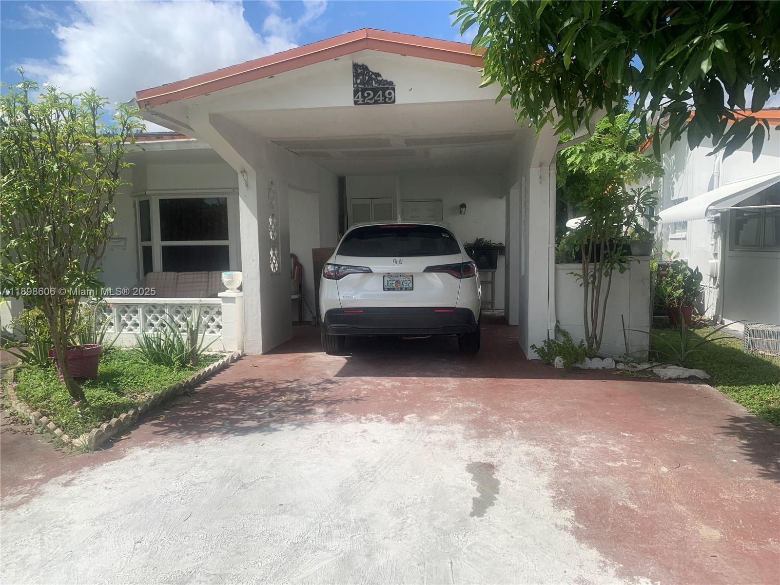 4249 NW 50th Ter, Lauderdale Lakes FL 33319