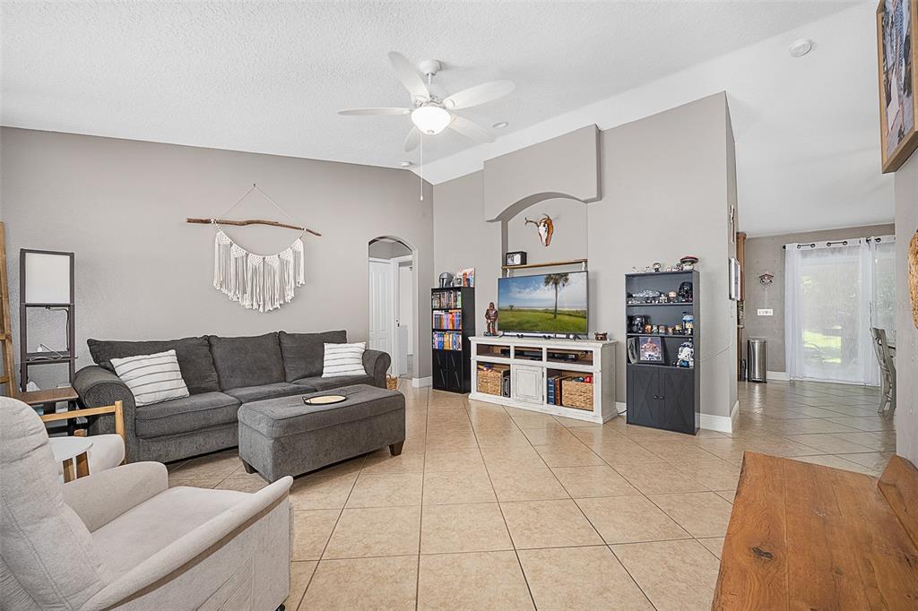 981 LAUREL OAKS LANE, ORANGE CITY, FL — photo 4 of 26