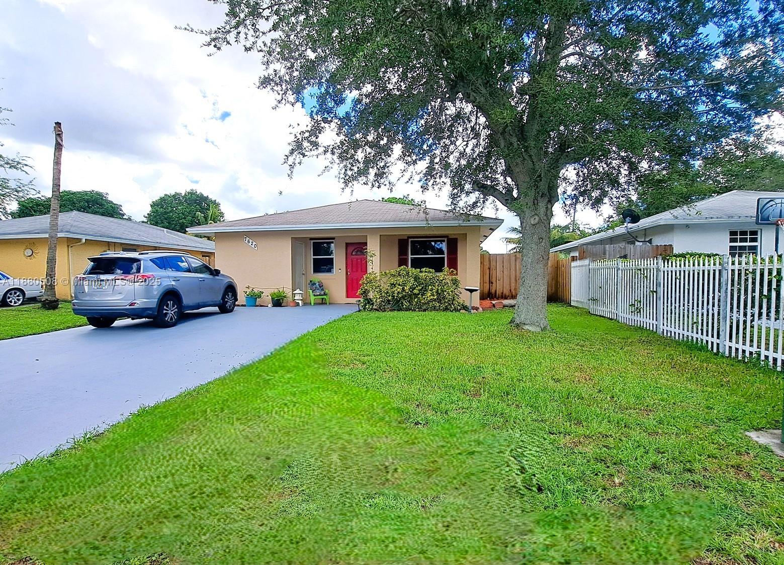 7620 NW 32nd Pl, Davie FL 33024