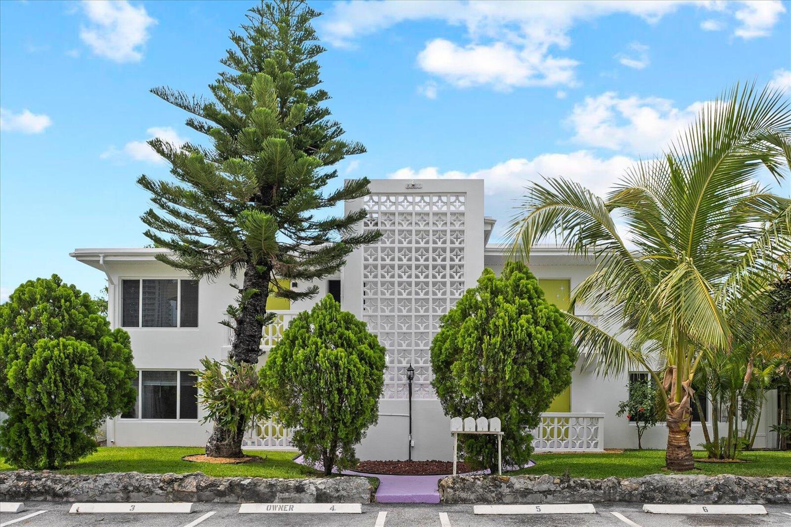 1279 Beach Road # 3, West Palm Beach FL 33404