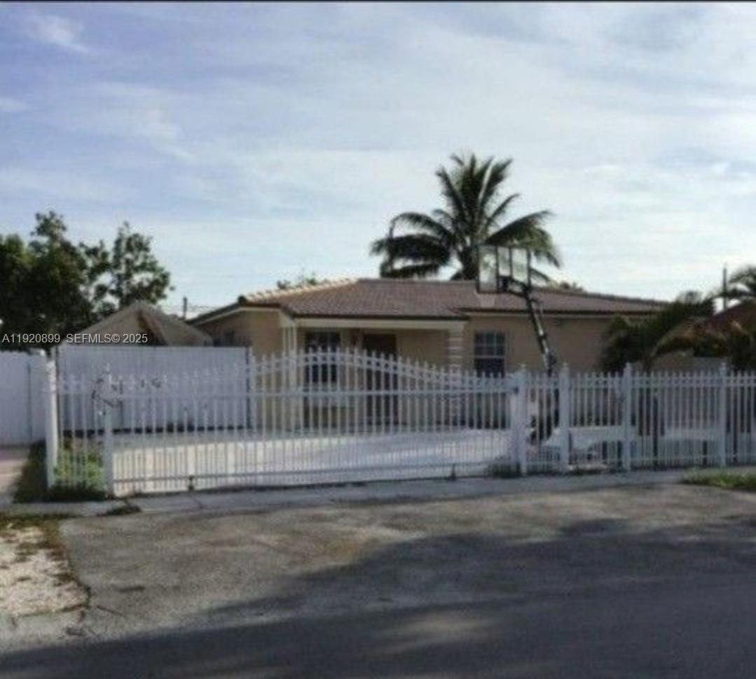 621 E 39th St, Hialeah FL 33013