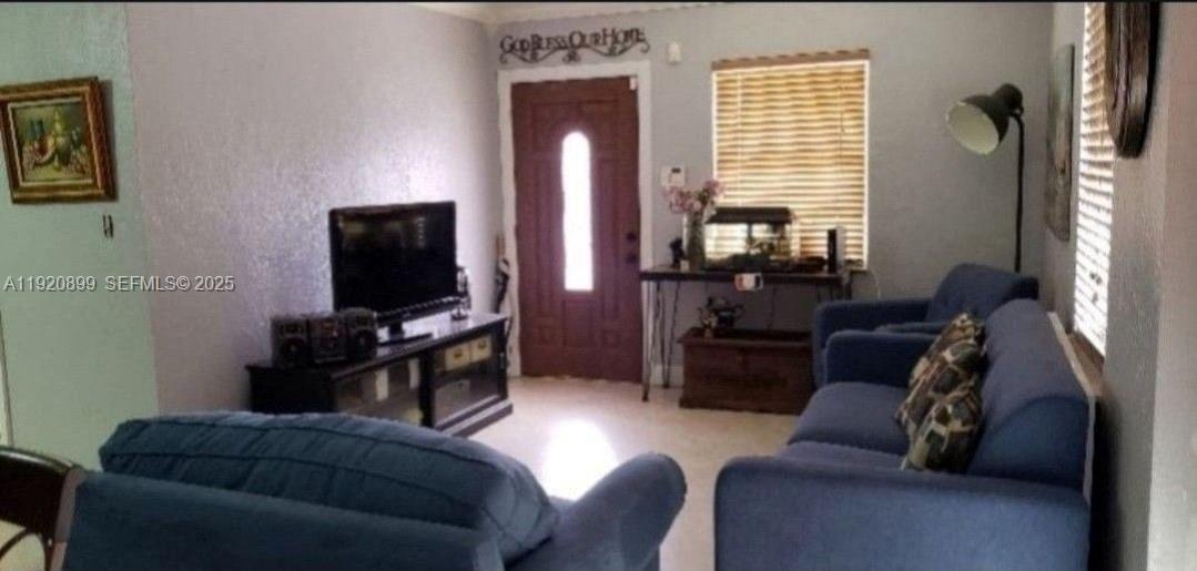 621 E 39th St, Hialeah FL 33013, HIALEAH, FL — photo 2 of 9
