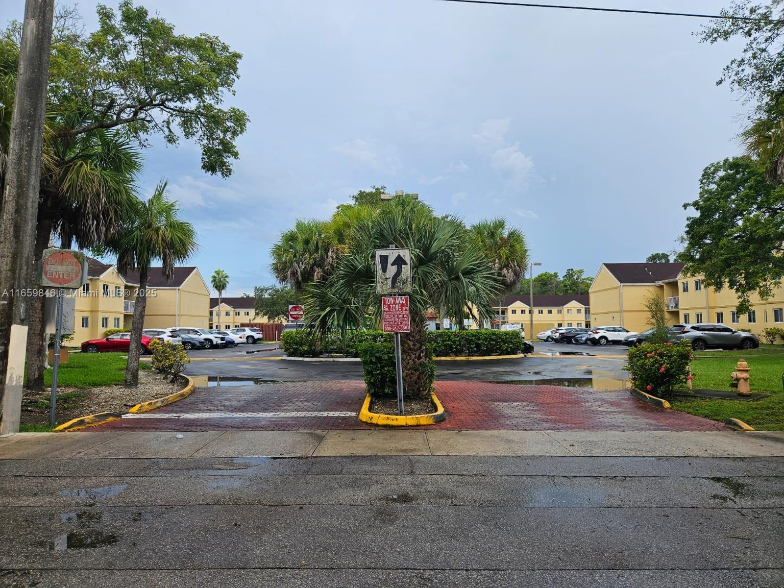 13820 SW 112th St # 203, Miami FL 33186
