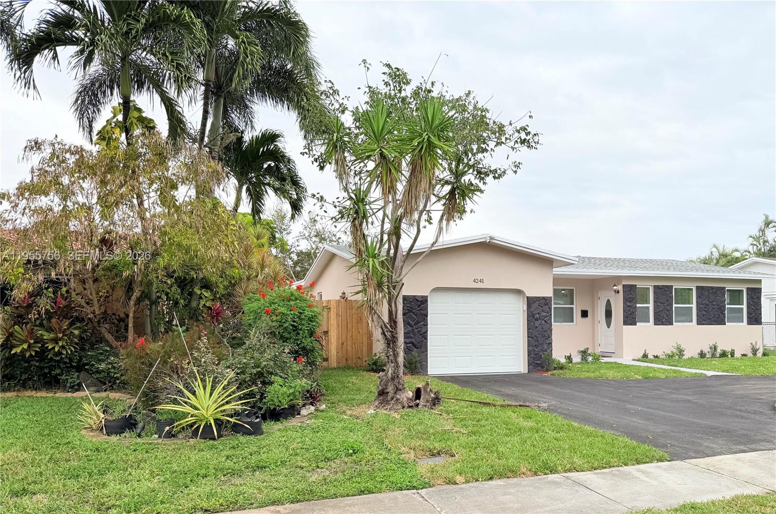 4241 Thomas St, Hollywood FL 33021
