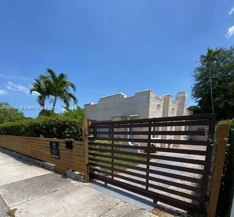1074 NW 49th St, Miami FL 33127