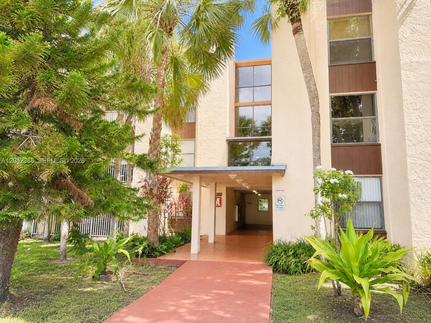 14421 N Kendall Dr # 000, Miami FL 33186