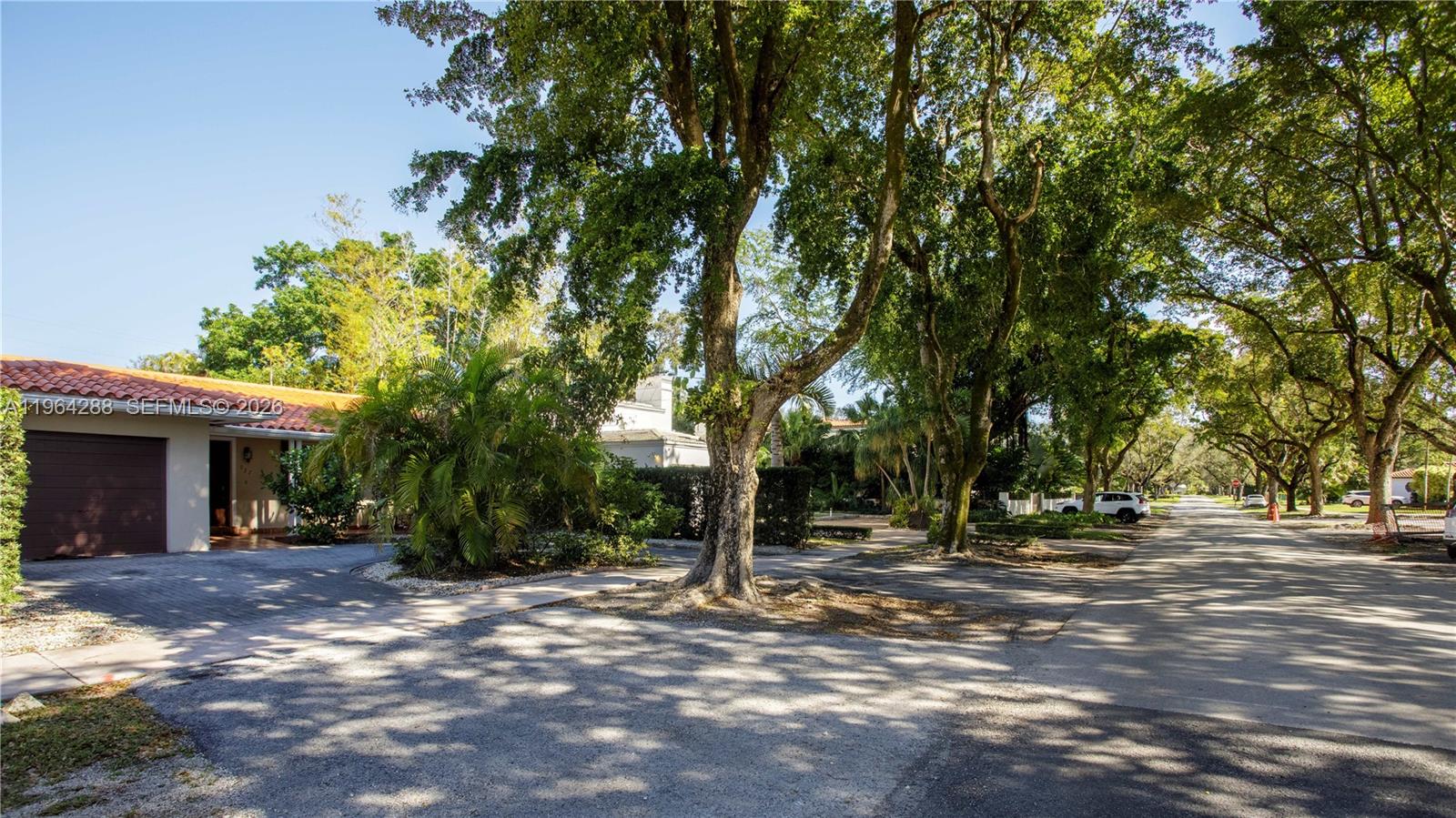 927 Catalonia Ave, Coral Gables FL 33134