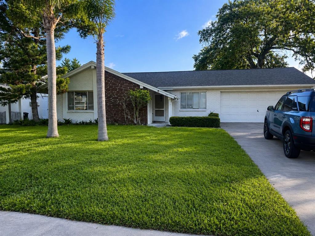 8213 SPLIT RAIL LANE