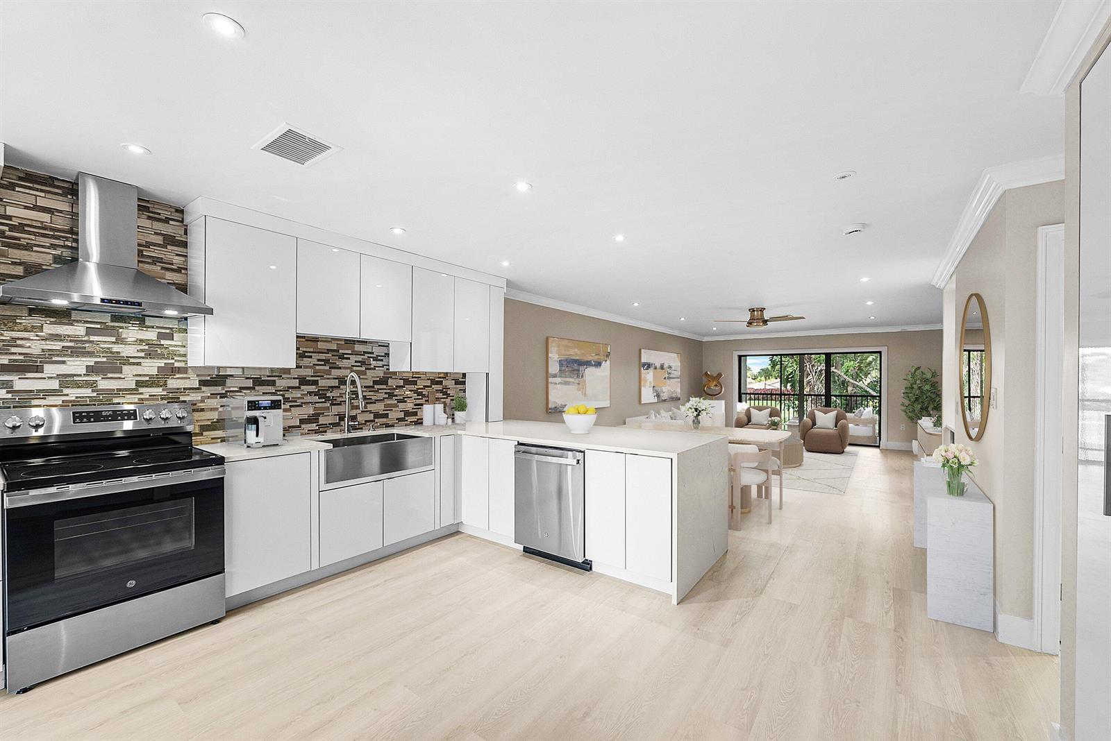 18 Stratford Drive E # F, Boynton Beach FL 33436