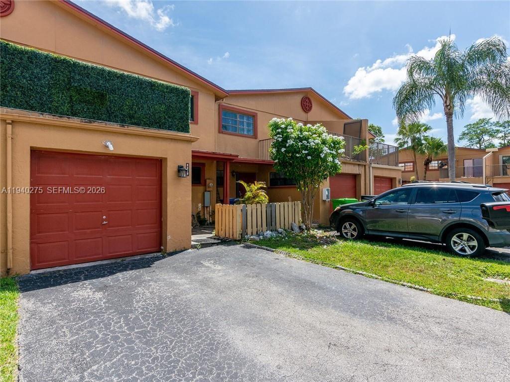 8019 NW 27th Pl, Sunrise FL 33322