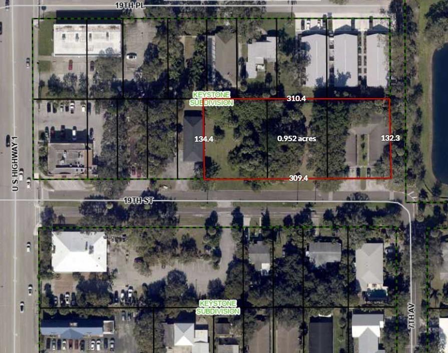 An aerial map shows a rectangular 0.952-acre property outlined in red within a residential neighborhood — VERO BEACH, FL