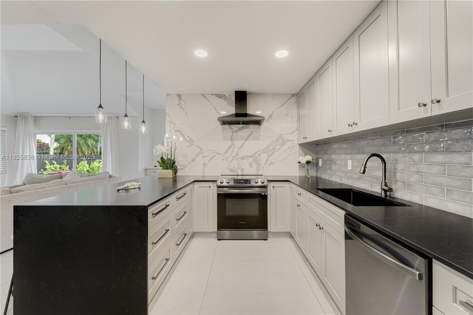 9248 Magnolia Ct, Davie FL 33328