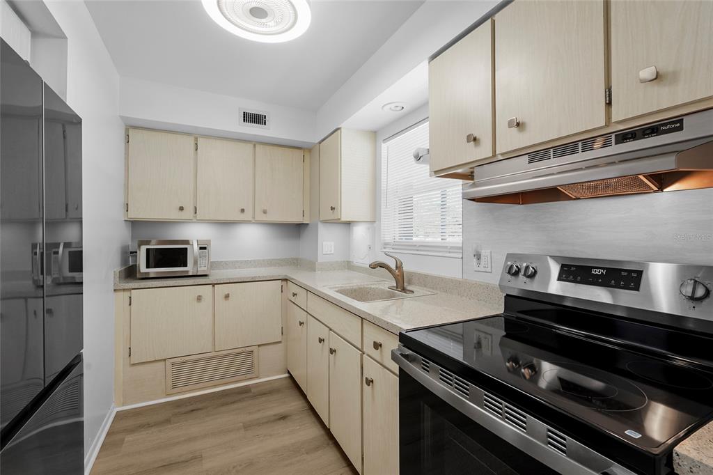3950 ROXANE BOULEVARD UNIT 2B, SARASOTA, FL — photo 4 of 30