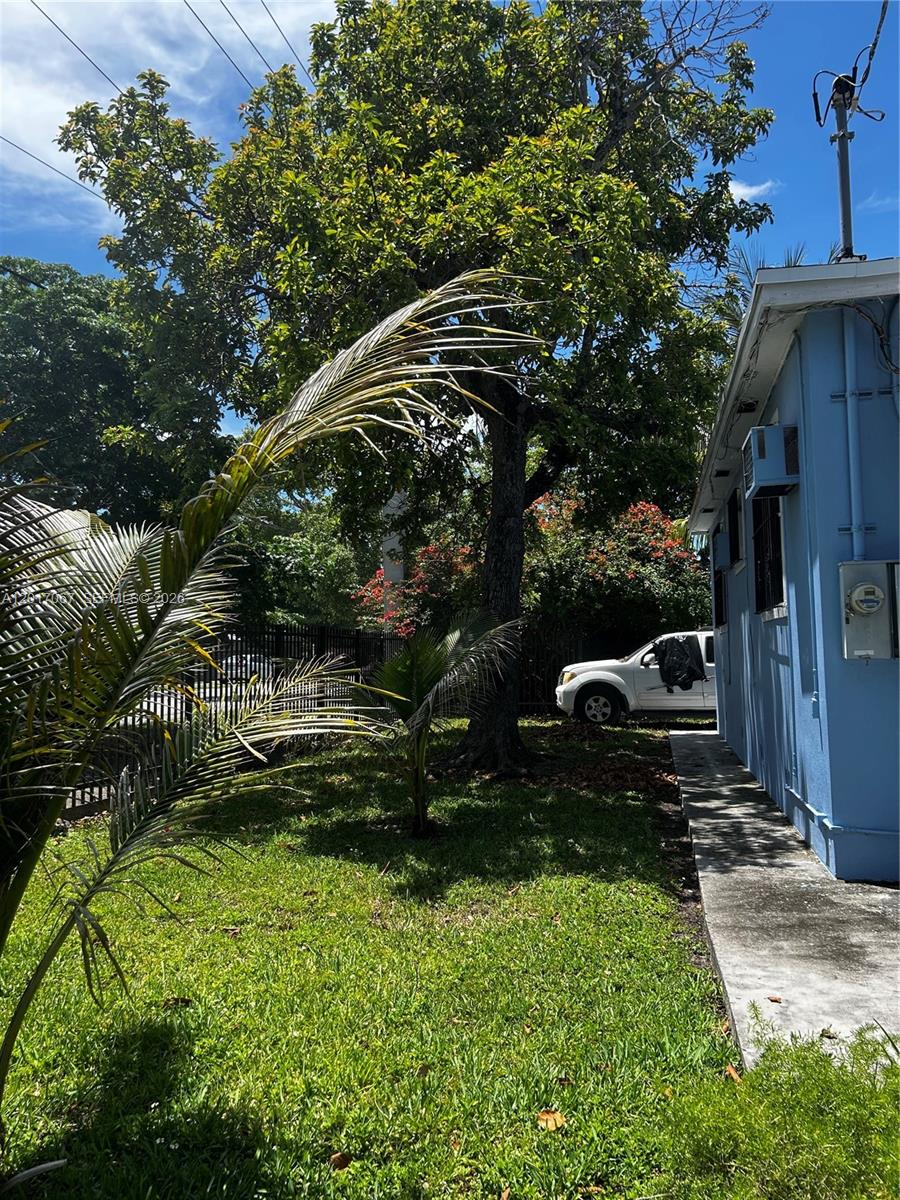 MIAMI, FL — photo 3 of 21