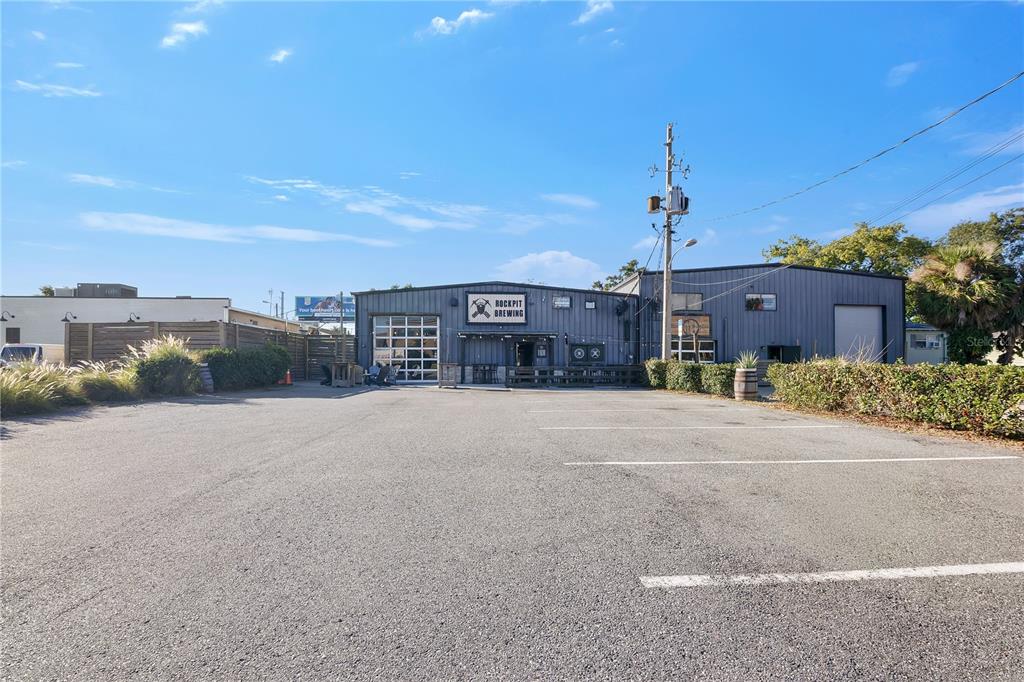 10 + 14 W ILLIANA STREET