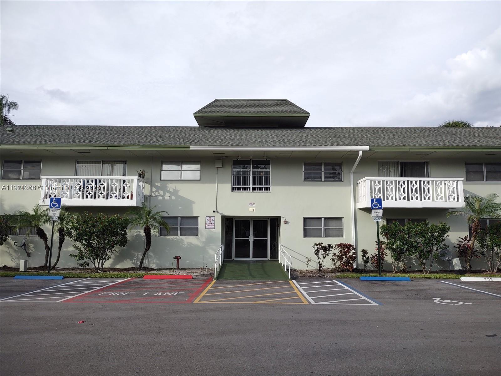 4200 NW 3rd Ct # 327, Plantation FL 33317