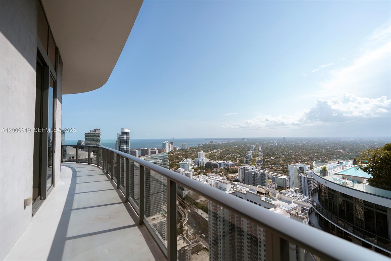 45 SW 9th St # 4906, Miami FL 33130
