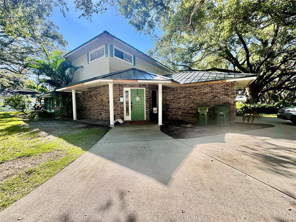 6812 ARBOR OAKS DRIVE