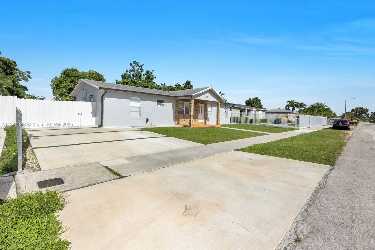 25265 SW 124th Pl, Homestead FL 33032