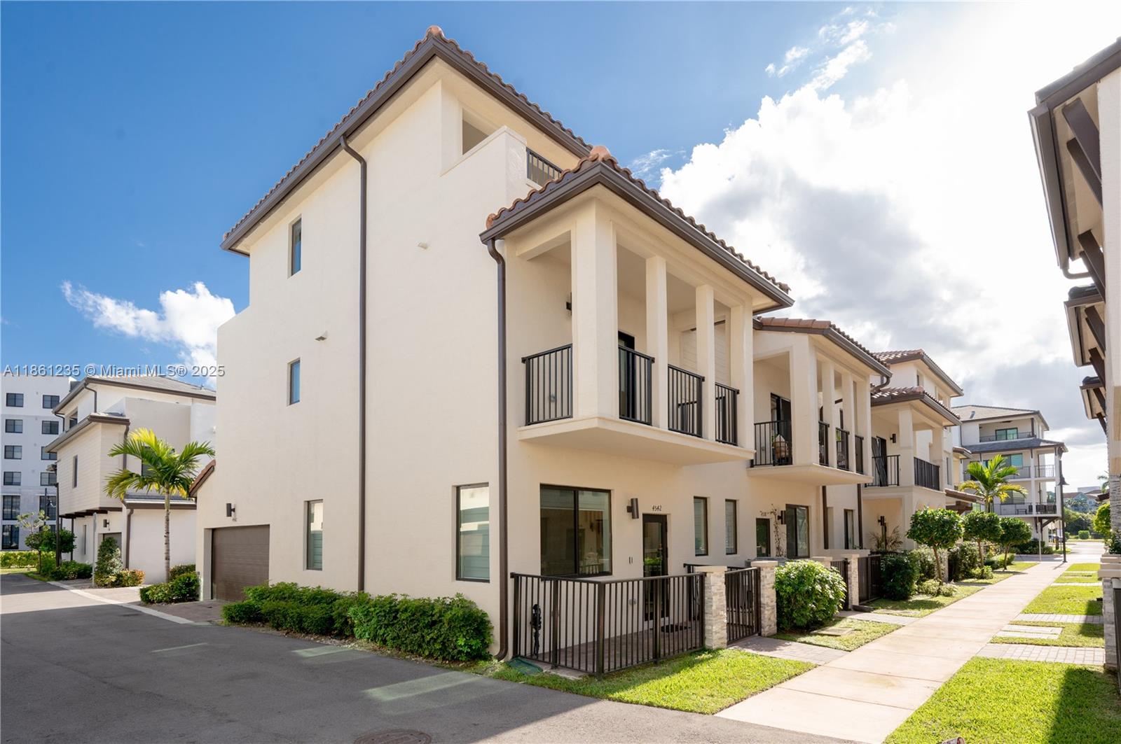 4542 NW 83rd Psge, Doral FL 33166